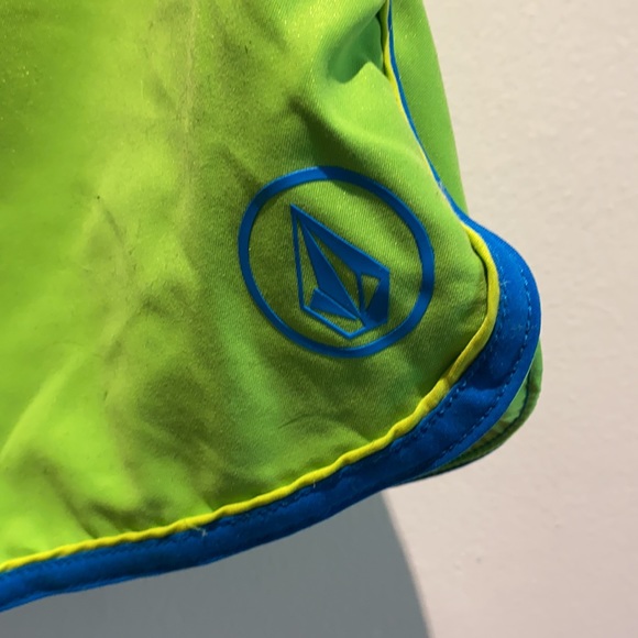 Men’s Volcom board shorts electric lime green. - Picture 4 of 4